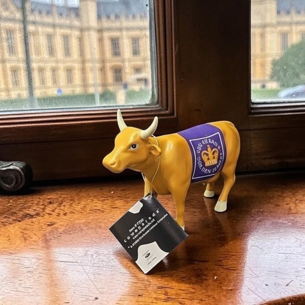 Cow Parade Queens Jubilee Figurine, Westland Giftware, Collectible #7320 Box/Tag